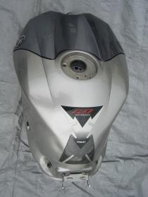 04-06 Yamaha R1 Fuel Tank 